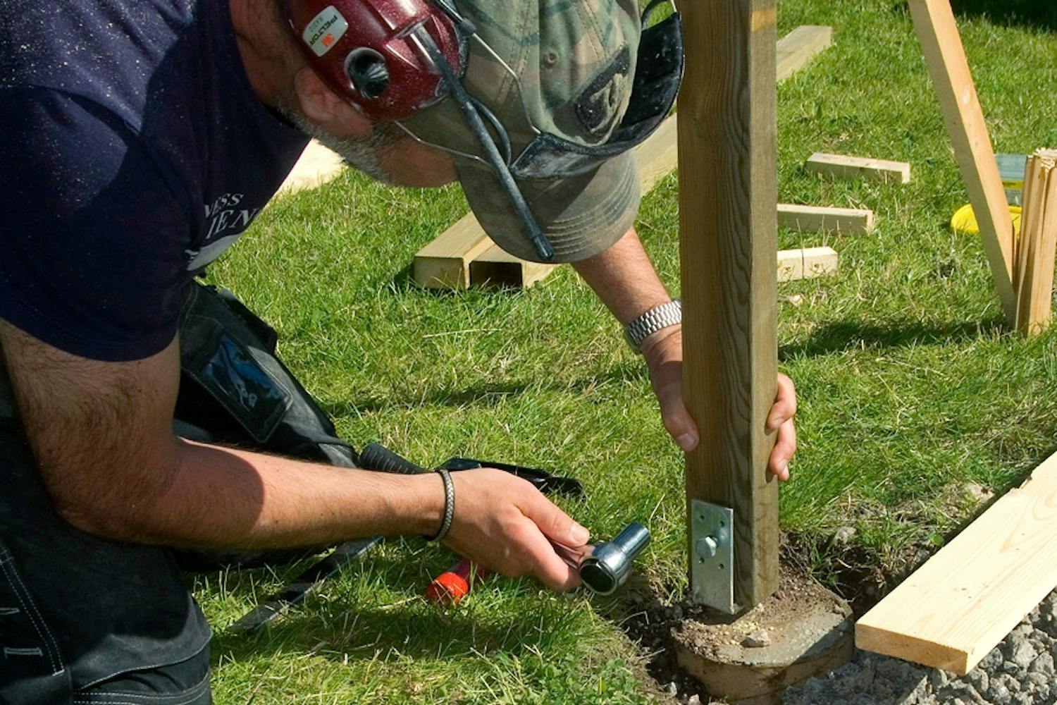 7 metoder: Stolpar som håller! Så sätter du stabila stolpar